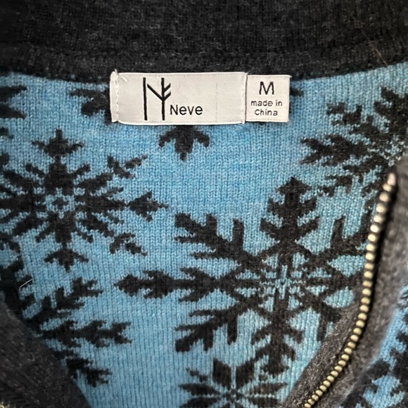 Neve Dark Charcoal Gray and Blue Snowflake 1/4 Zip Wool Sweater, Size M - Picture 2 of 14